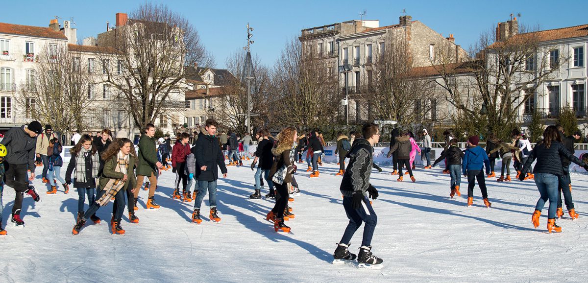 Rochefort : la patinoire s’installe Place Colbert