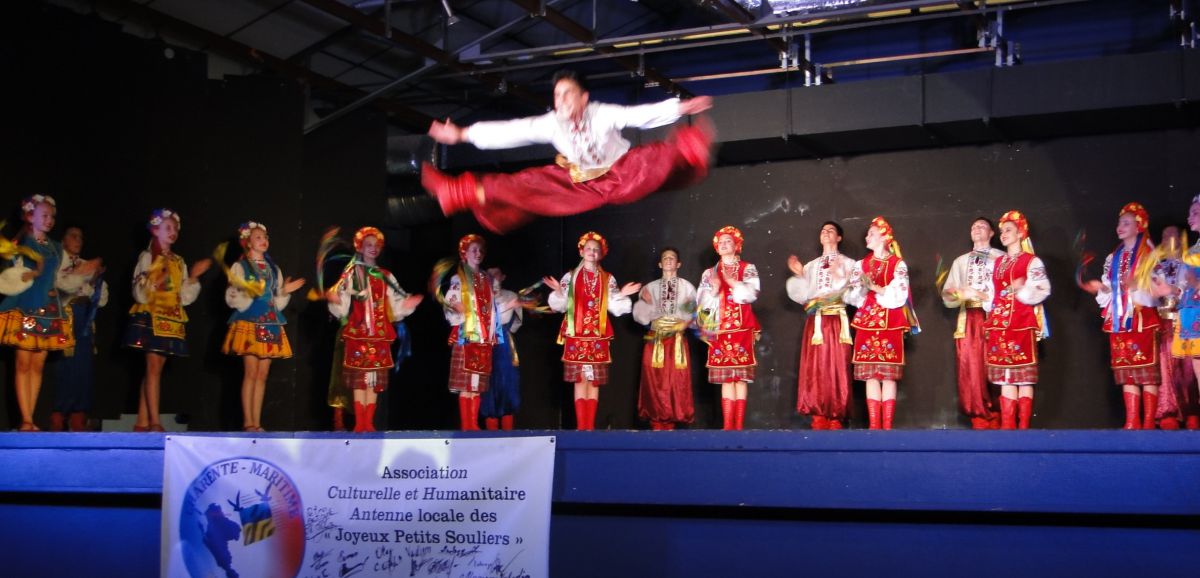 PHOTOS - Surgères : les ballets ukrainiens ont produit un magnifique spectacle