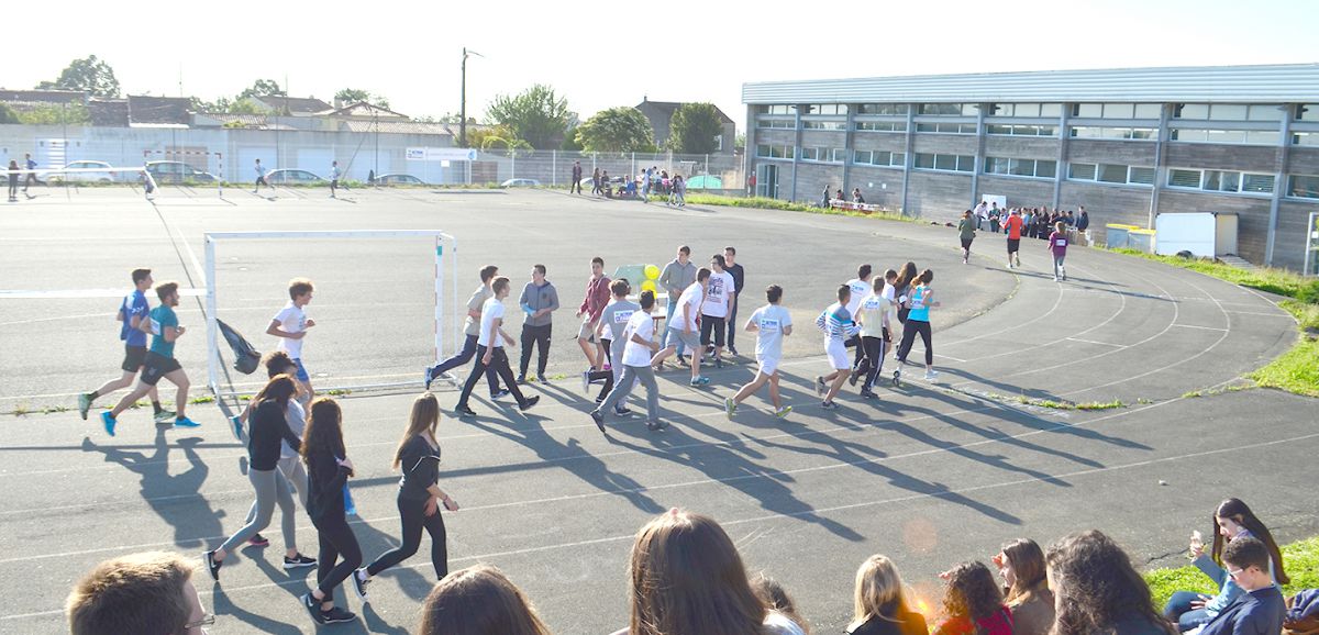 Rochefort : les lycéens courent pour Haïti