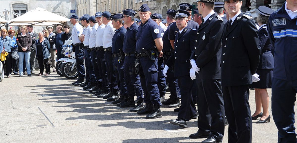 PHOTOS - La Rochelle : hommage aux policiers assassinés