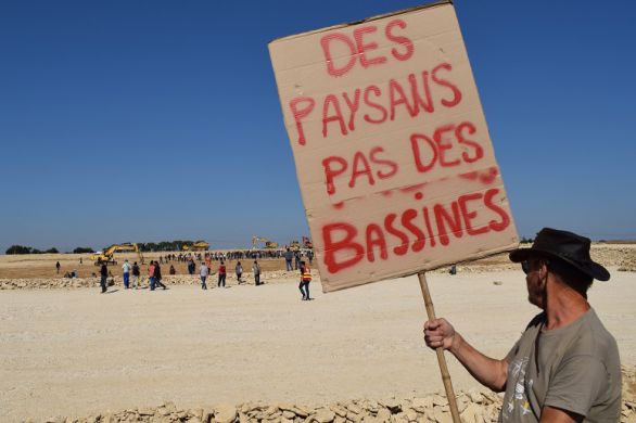 Bassines : manifestation sous tension dans les Deux-Sèvres