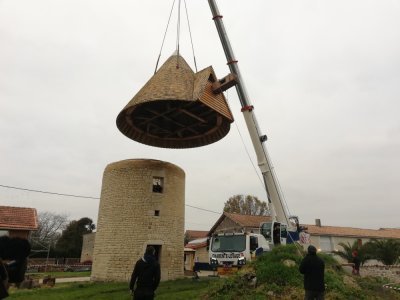 Le moulin a retrouvé son toit en décembre dernier - © Carine Fernandez