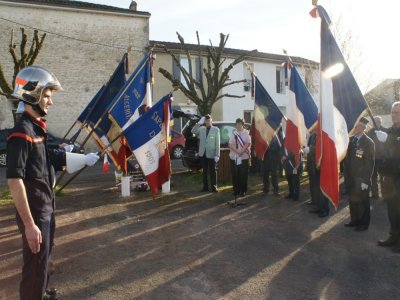 Loïc est aussi l'un des porte-drapeaux du centre d'incendie d'Aulnay. - © Sab