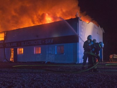 L'incendie a ravagé l'atelier dans la nuit du 15 au 16 août - © SDIS 17