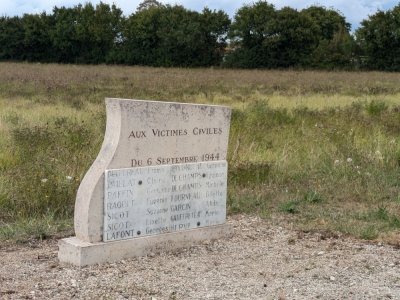 Stèle en hommage aux victimes du drame de Saint-Mard, le 6 septembre 1944 - © Amaury Legrand