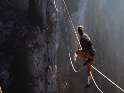 Julien, jeune funambule qui repousse les limites de l'équilibre, est à découvrir dans le film Lignes de vie - - © Barbara La Roze