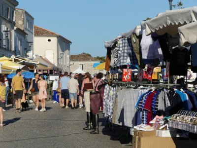 Les marchés nocturnes des mois de juillet et août ont toujours autant de succès. - © Odette Huet (CLP)