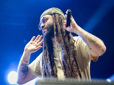 Le reggaeman sicilien Alborosie sillonne les plus grandes scènes internationales depuis près de 20 ans. - © Philippe Archambeau