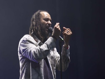 Taïro est l'un des fers de lance du reggae français, plébiscité par une énorme fanbase, plus d'une dizaine de clips à plusieurs millions de vues, des tubes joués dans le monde entier - © Philippe Archambeau
