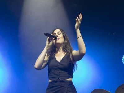 Clara Ysé interprète les tubes de son premier album. - ©Odette Huet