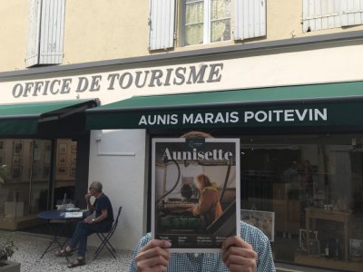 Le cinquième numéro de la revue Aunisette est toujours disponible au Comptoir local - - © Marie-Léa Andrieux