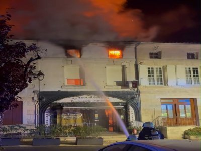 L'incendie a été particulièrement violent. - © Capture vidéo - Benouille Benouille