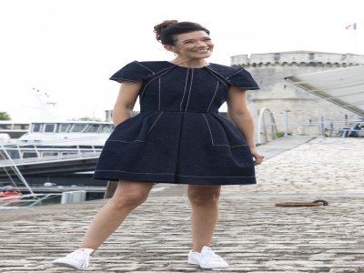 Une pose tout sourire pour Mélanie Doutey sur le Vieux-Port de La Rochelle. - © Philippe Archambeau