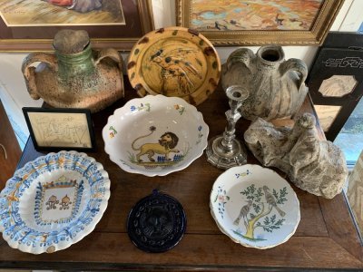 Faïences, vaisselle, bibelots anciens satisferont toutes les bourses - - © Dominique Gougat (CLP)