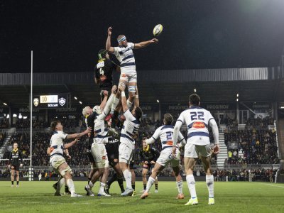 Le duel dans les airs fut disputé entre les deux équipes. - © Philippe Archambeau