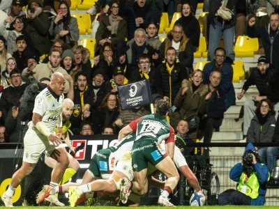 Le premier essai de la rencontre est inscrit par Grégory Alldritt (14'). - © Philippe Archambeau