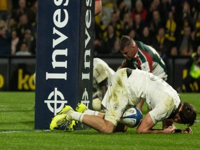 Sans opposition, Nathan Bollengier marque le dernier essai rochelais (74'). - © Philippe Archambeau