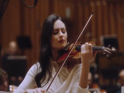 La violoniste Esther Abrami se produira vendredi 27 f&eacute;vrier au Palace de Surg&egrave;res - - &copy; Capture d'&eacute;cran YouTube